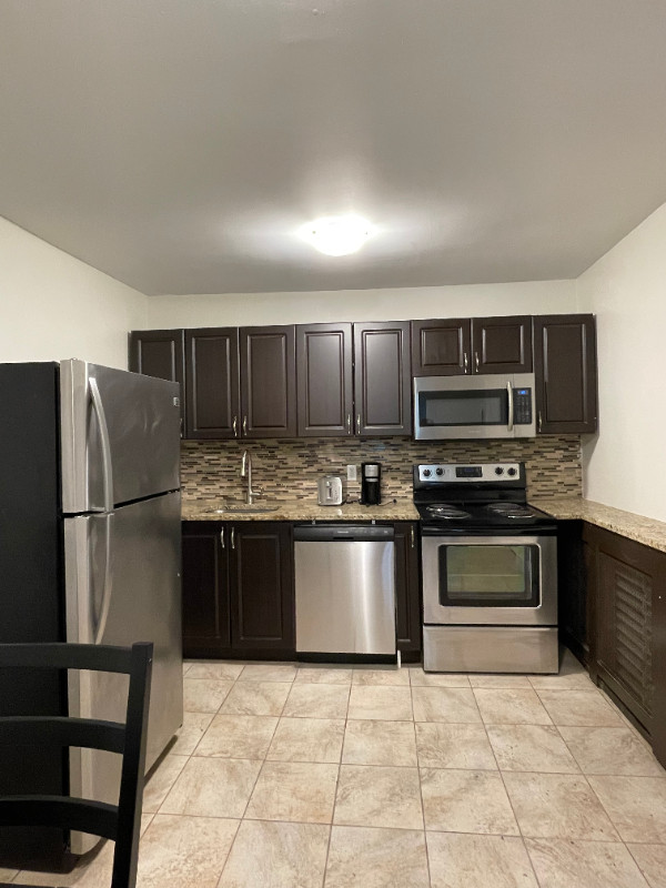 Room for rent in Two Bedroom Apart near University of Ottawa Room