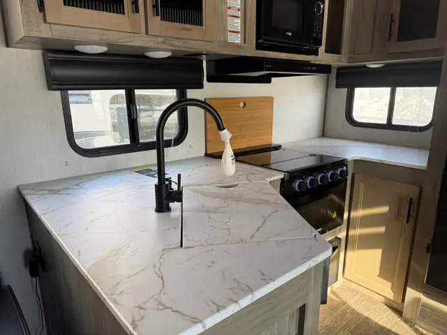 2022 Forest River ARCTIC WOLF 261 RK in Travel Trailers & Campers in St. Albert - Image 15