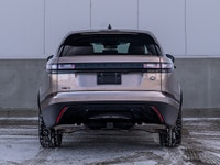 CARGET AUTOMOTIVE is thrilled to offer this 2022 Land Rover Range Rover Velar P250 S, a sleek and mo... (image 6)