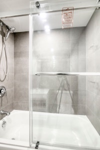 Renovated Akelius studio apartment for rent. Located near Mont-Royal in the Plateau Mont-Royal neigh... (image 7)