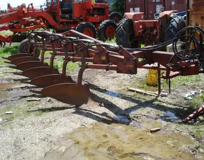 Welcome to Stoneage Equipment Kverneland Plow, 6 furrow, 16in., auto reset, please call for more det...