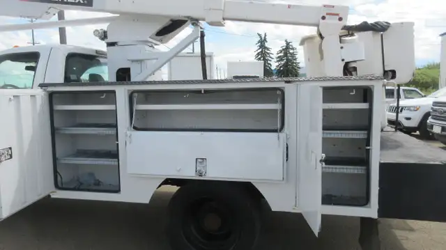 2012 Ford F-550 XL 4X4 WITH TEREX HI-RANGER LT40 BUCKET TRUCK in Heavy Trucks in Edmonton - Image 10