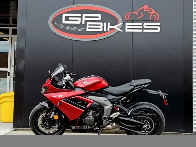 Triumph Daytona 660 Carnival RedSapphire Black in Sport Bikes in Oshawa / Durham Region - Image 6