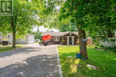 Location, Location, Location!! Located in Innisfil's prestigious community of Gilford, steps away fr...