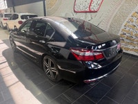 All vehicles come with a full vehicle History Report, ask to see it! 2017 honda accord touring featu... (image 5)
