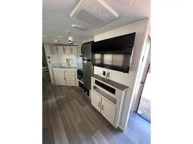 2024 Shadow Cruiser Shadow Cruiser Ultra Lite 260 RBS in Travel Trailers & Campers in Grande Prairie - Image 10