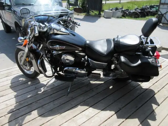 2001 Kawasaki Vulcan 1500 Classic in Street, Cruisers & Choppers in Peterborough - Image 4