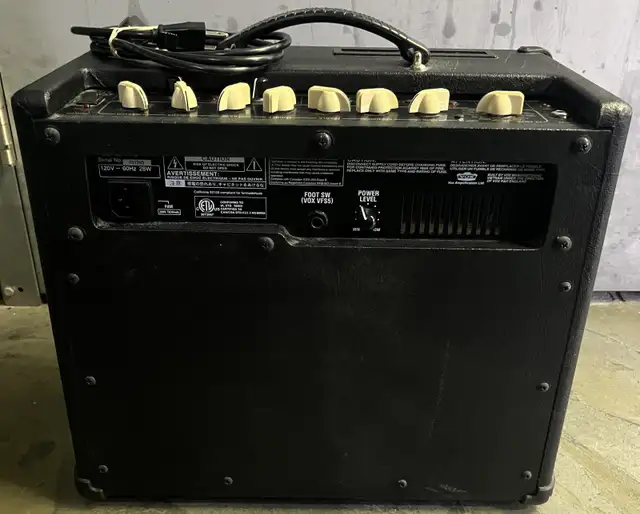 Vox VT15 - Valvetronix 15 Watt Combo Amp in Amps & Pedals in Mississauga / Peel Region - Image 4