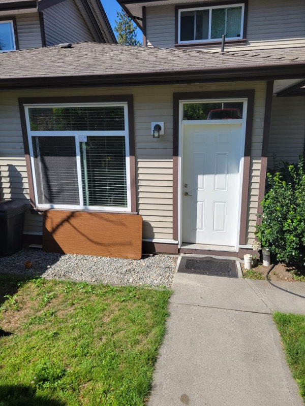 Clean 1 Bed 1 Bath ground level suite near Lougheed Mall Long Term Rentals Burnaby/New