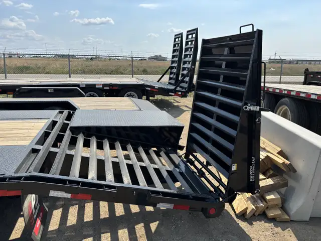 2026 PJ Trailers 32' Gooseneck Low-Pro Flatdeck with Duals 30K  in Cargo & Utility Trailers in Saskatoon - Image 8