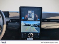 Le Ford Mustang Mach-E Premium AWD 2023 combine une tenue de route agile à une traction intégrale sé... (image 9)