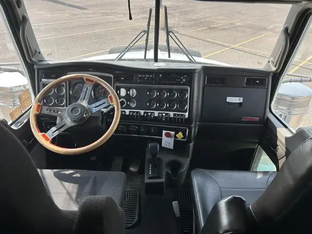 2015 KENWORTH T800 in Heavy Trucks in Saskatoon - Image 15