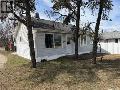 Great pricing!! Welcome to 739 Albert ST. This home may need some reno's--little bit of lovin, littl...