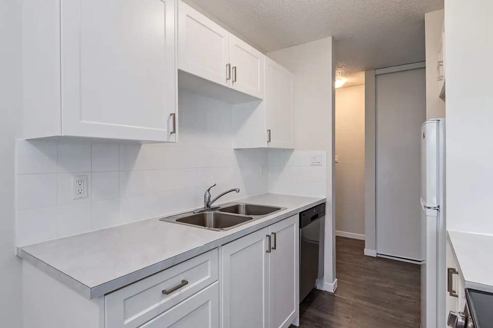 Affordable Apartments for Rent - Berkeley Square - Apartment for 5