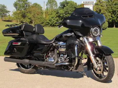 Over $11,000 in Clear and Clean sounding Audio alone- Air Ride, Exhaust and LED Lights This Beautifu...