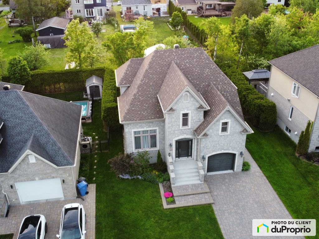 $992,000 - 2 Storey for sale in Longueuil (St-Hubert) — photo 1