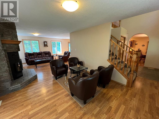 247 Woodley Drive Hinton, Alberta in Houses for Sale in St. Albert - Image 3
