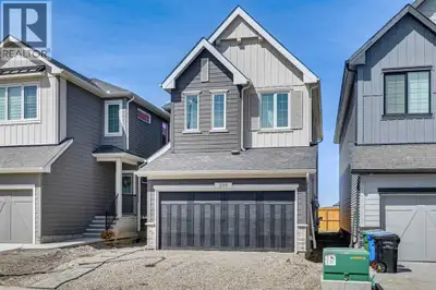 Built by a trusted builder with over 75 years of experience, this home showcases on-trend, designer-...