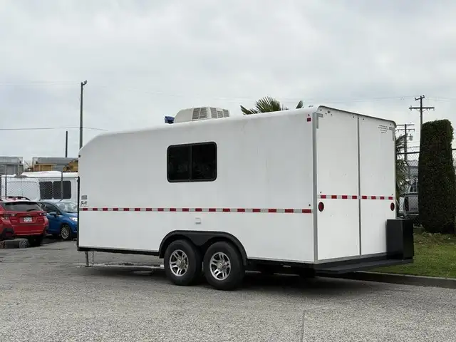 2025 shuttle Office 20-Foot Mobile Office Trailer in Cargo & Utility Trailers in Richmond - Image 8