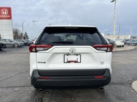 Conquer Canadian roads and city streets alike in this impeccably maintained 2021 Toyota RAV4 XLE, bo... (image 5)