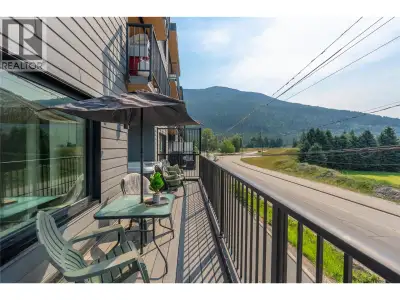 Experience mountain living with incredible views from Alpine Ascent, a beautifully appointed 2-bedro...