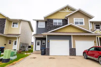 C15//Brandon/Great location in a very family oriented condo complex - finished basement and attached...