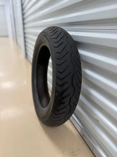 Size 130/90 R16 Motorcycle tire Bridgestone Exedra No damage or punctures Price 50$ Located in my st...
