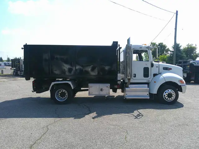2016 Peterbilt 330 in Heavy Trucks in Hamilton - Image 6