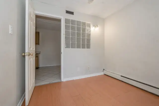 Furnished Student Rooms Available Steps From Laurier! in Room Rentals & Roommates in Kitchener / Waterloo - Image 6