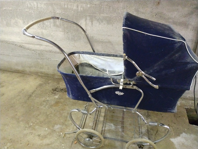 Vintage Baby Buggy / Stroller in Strollers, Carriers & Car Seats in London