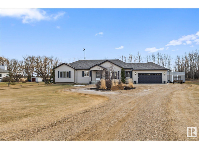 56019 RGE RD 230 Rural Sturgeon County, Alberta in Houses for Sale in Edmonton - Image 3