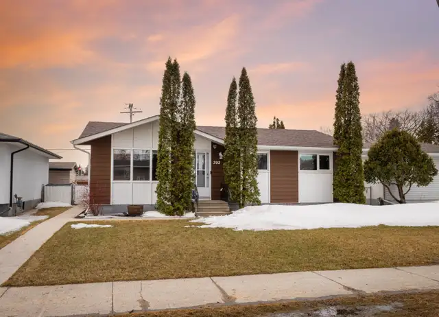 3bdrm 1040sqft Bungalow loaded w/ upgrades   26x24 dbl det Grg