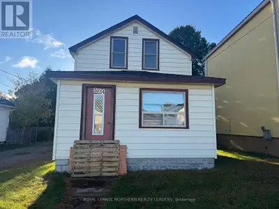 2 Houses on 1 lot. Excellent opportunity to own 2 houses on one lot. Front house is over 1100 sqft....