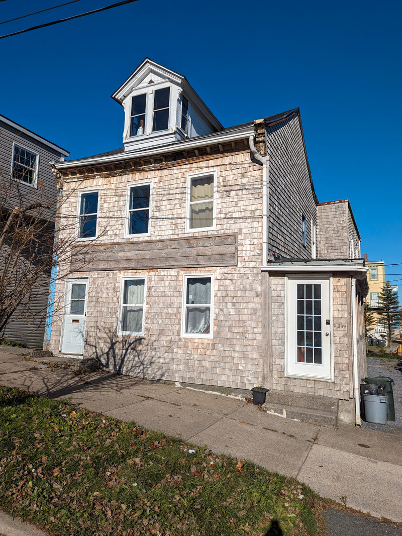 239 King St East 5 ROOM FOR RENT, Utilities Included Long Term