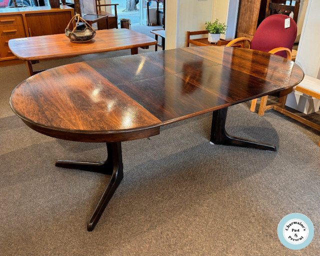 1960S ROUND ROSEWOOD TABLE WITH TWO LARGE LEAVES AT CHARMAINES in Dining Tables & Sets in Victoria - Image 4