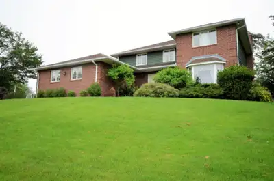 Fully Furnished Four Bedroom home in Fabulous Eaglewood Neighborhood in Bedford. This home provides...