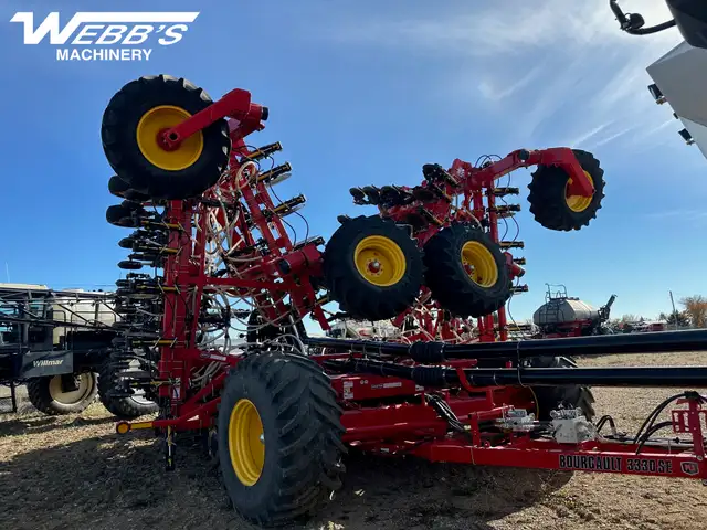 2022 Bourgault 3330-66HF/L9950  Air Seeder & Tank in Farming Equipment in Fort St. John - Image 9
