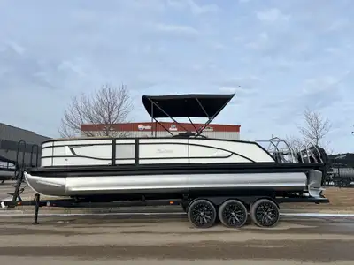 2023 Barletta Lusso L25UE Ultra Entertainer, Mercury 300HP Verado V8 with 42 Engine Hours, on a Trip...