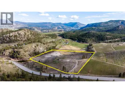 Unlock the potential of your dreams! Nestled on over 30 sprawling acres just 15 minutes from the vib...