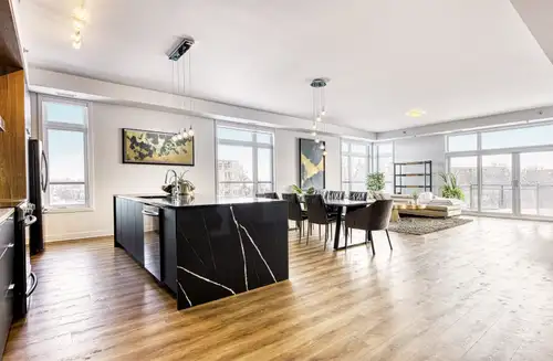 Penthouse 5 ½ – 2 159 pi² – Adossé au golf de Saint-Lambert – Disponible maintenant ! Superbe pentho...