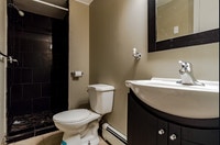 Comfortable 3-Bedroom Student Apartment at 24 Elm Street Available ASAP! Find your ideal student hou... (image 8)
