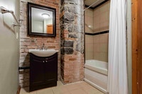 Live Close to Campus at 265 Ontario Street! Looking for affordable, comfortable housing near Queen's... (image 6)