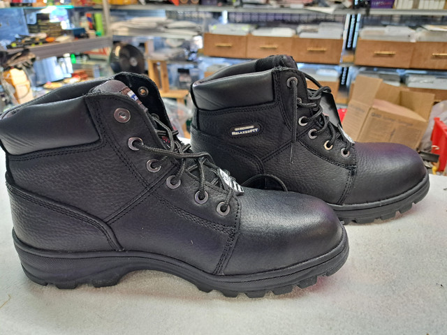 SKECHERS -RELEAXED FIR - STEEL TOE WORK BOOTS - SIZE 10.5 in Men's Shoes in Red Deer - Image 2