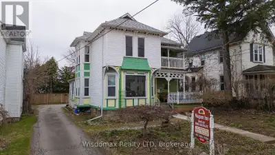 Historic Victorian Bed & Breakfast Near Niagara River Nestled just steps from the scenic Niagara Riv...