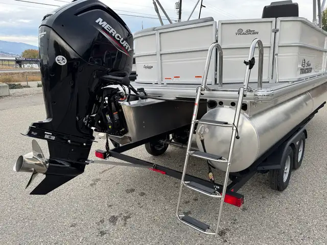 2026 Sun Tracker Party Barge 20 DLX pontoon boat in Powerboats & Motorboats in Prince Albert - Image 11