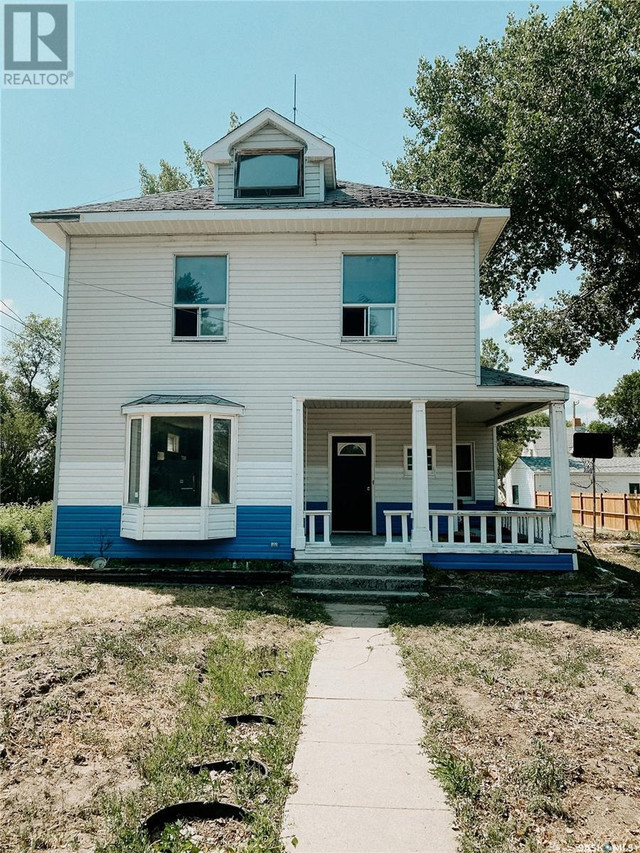 124 Farm AVENUE Gull Lake, Saskatchewan Houses for Sale Moose Jaw