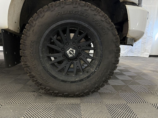 2022 Ford F-350 LARIAT ULTIMATE 4X4 | LIFT | FOX SHOCKS - MORE! in Cars & Trucks in Lloydminster - Image 4