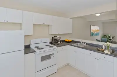 3 Bedroom Townhouse - 1901 19 St. NE