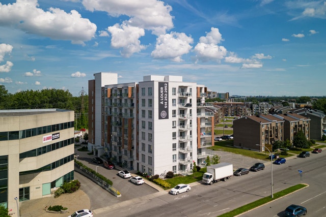 1555 Boul. Laval — photo 1