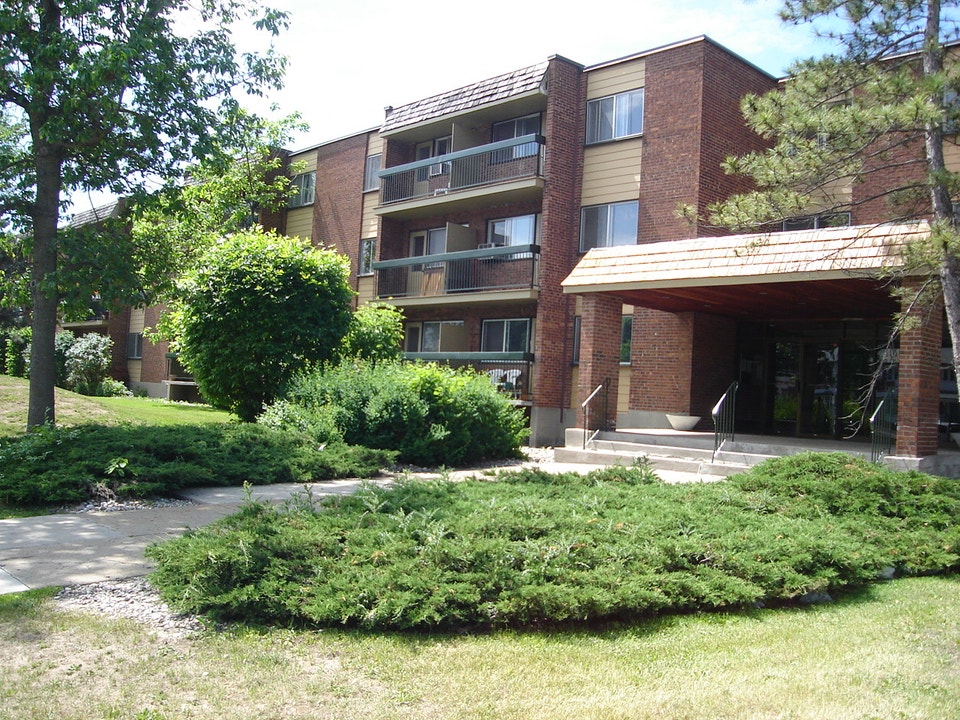 DDO @ 514-683-2252 - 4.5 Unit 4